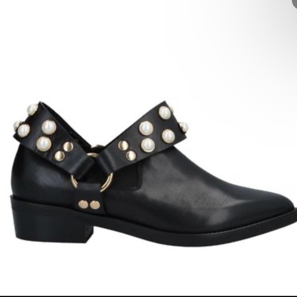 Cóliac Martina NWT Black Leather Ankle Boots with Pearls & gold hardware.